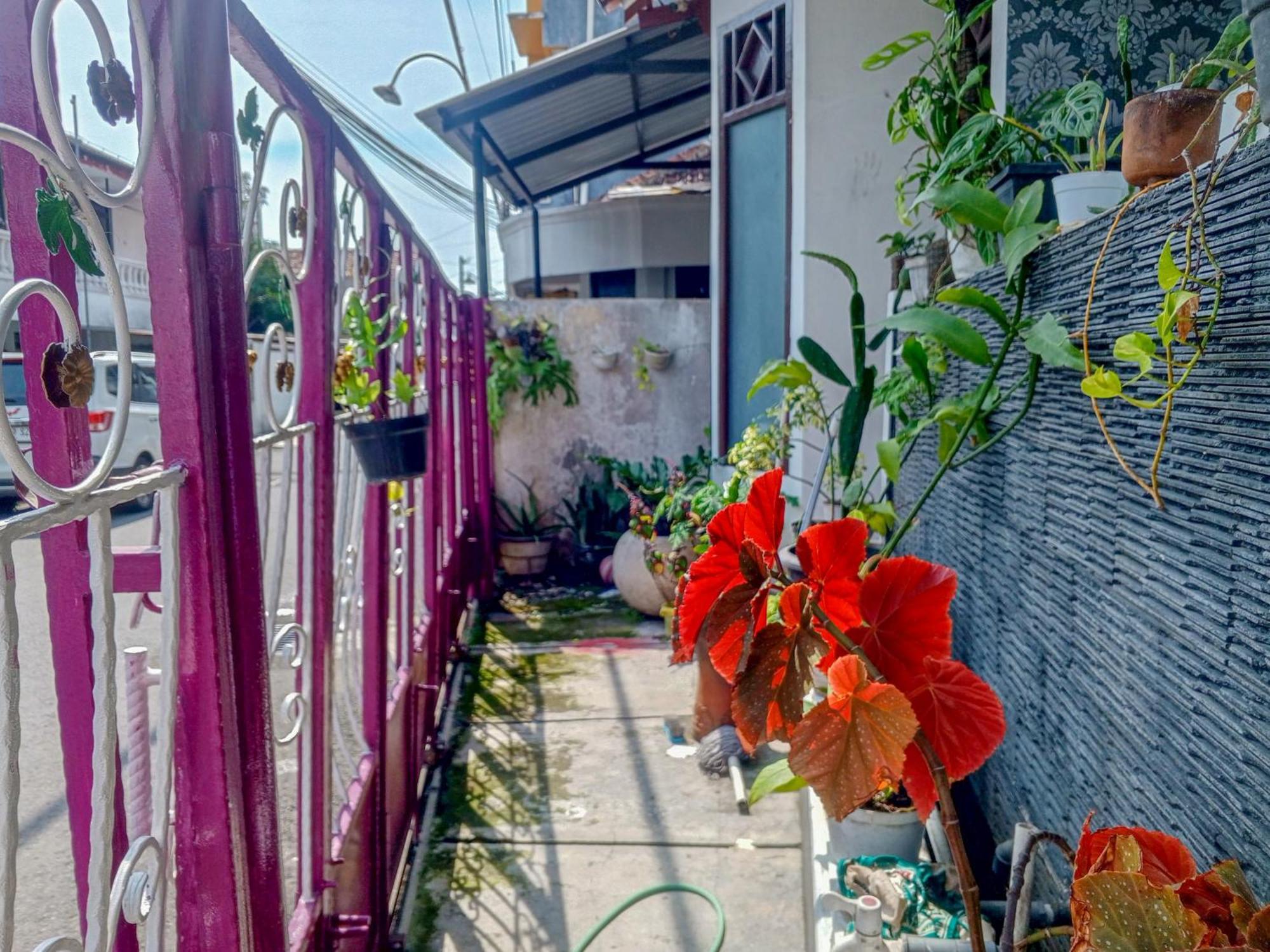 Trihakso Guest House Near Kaliurang Redpartner スレマン エクステリア 写真